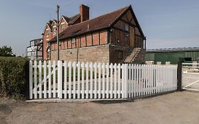 Lower Venn Granary Apartment 2